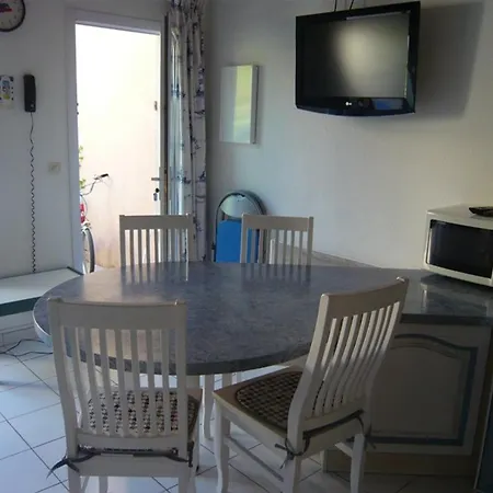 Maison Provencale Avec Piscine, Jardin Et Terrasse, Parking Prive, 4-6 Pers. Au Grau-du-roi - Fr-1-731-95 Dom wakacyjny