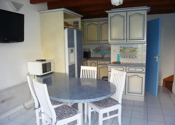 Maison Provencale Avec Piscine, Jardin Et Terrasse, Parking Prive, 4-6 Pers. Au Grau-du-roi - Fr-1-731-95 Feriehus