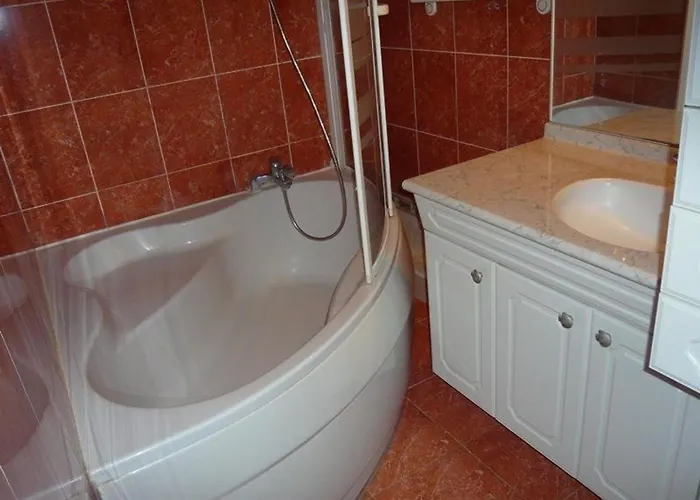 Maison Provencale Avec Piscine, Jardin Et Terrasse, Parking Prive, 4-6 Pers. Au Grau-du-roi - Fr-1-731-95 Le Grau-du-Roi