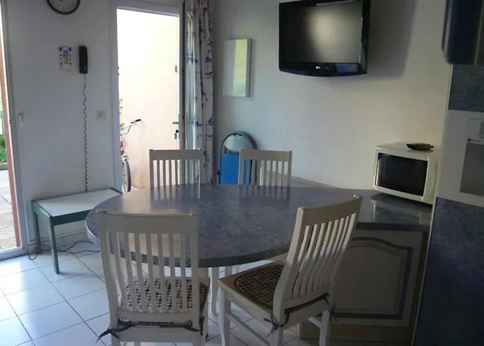 Maison Provencale Avec Piscine, Jardin Et Terrasse, Parking Prive, 4-6 Pers. Au Grau-du-roi - Fr-1-731-95 Feriehus