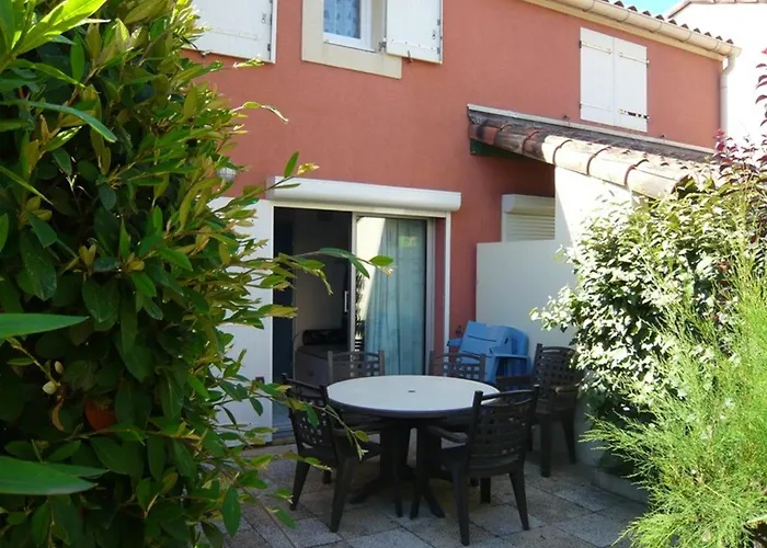 Maison Provencale Avec Piscine, Jardin Et Terrasse, Parking Prive, 4-6 Pers. Au Grau-du-roi - Fr-1-731-95 Feriehus Le Grau-du-Roi